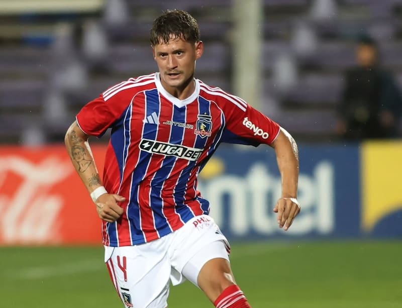 El defensor central tuvo un bajísimo rendimiento contra Deportes Limache. Foto: @Colocoloficial.