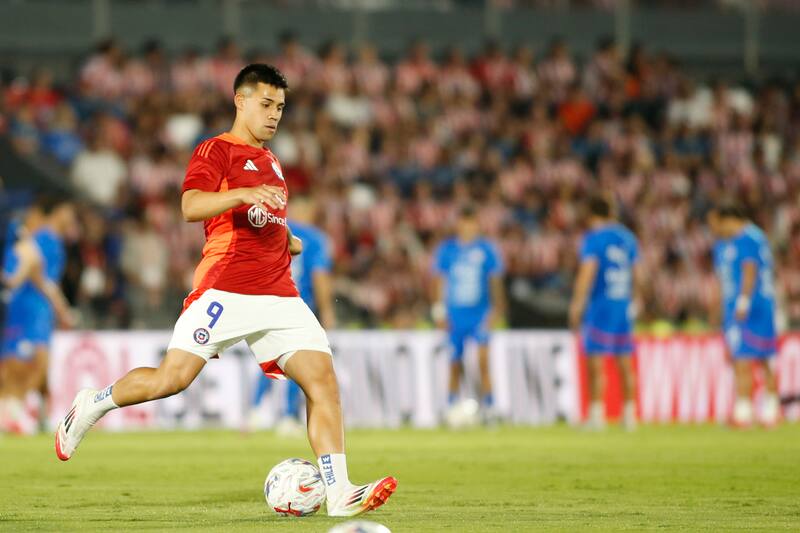 saldría del esquema para incorporar a Alexis Sánchez. Foto: Agencia Aton