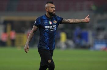 Sería compañero de otra figura de La Roja: dos equipos ya habrían iniciado conversaciones por Arturo Vidal