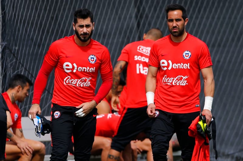 Johnny Herrera entrenando en La Roja con Claudio Bravo.