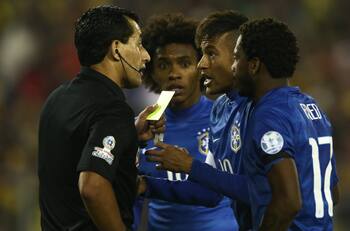 La maldición de Neymar visitando Chile: los tres episodios en nuestro país que el crack brasileño quisiera olvidar