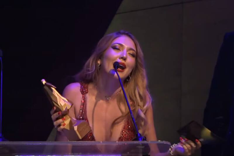 dio un alegre discurso tras ganar el Copihue de Oro.