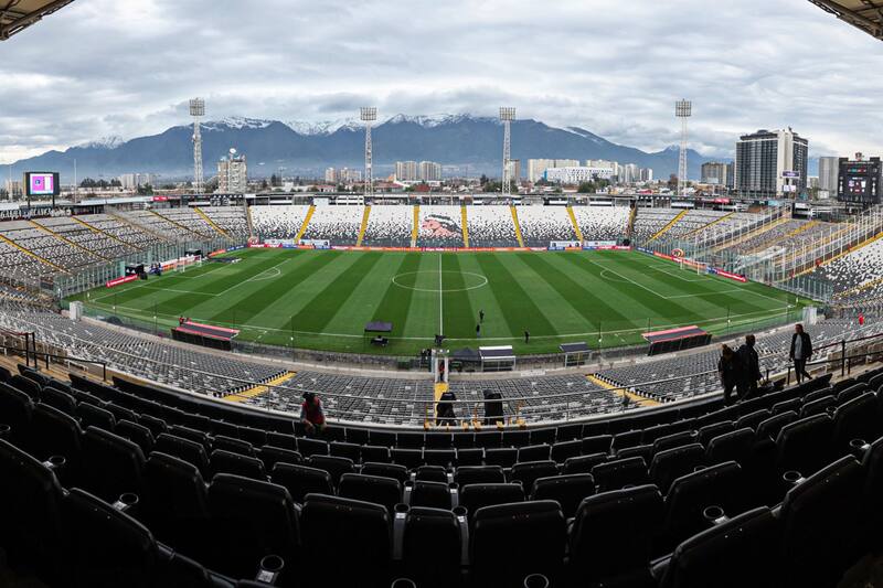 La cancha de Colo Colo no estará en perfectas condiciones para el partido de Chile vs Colombia por las Eliminatorias. (Foto: @colocolooficial)