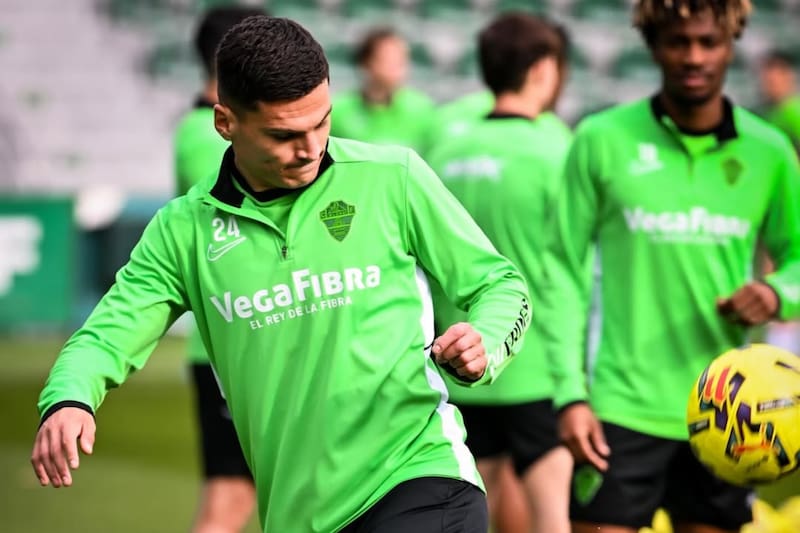 El delantero de Elche fue suplente en España. Foto: @elchecf en Instagram.