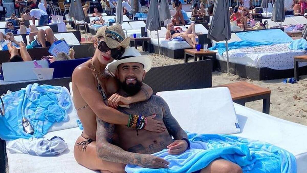 Arturo Vidal compartió románticas historias con su pareja a días de volver a entrenar
