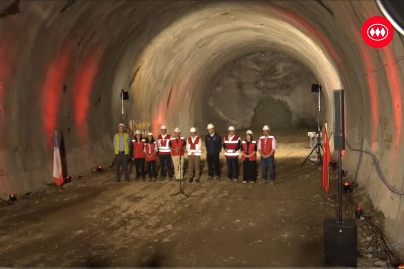Así se vivió el primer encuentro de túneles de Línea 7 del Metro de Santiago.