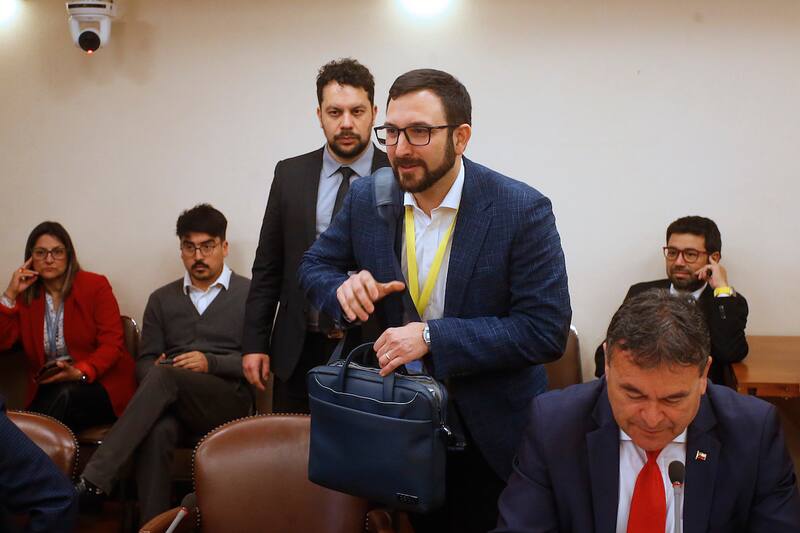 el día que asistió a la Comision Asentamientos precarios MINVU en el Congreso.