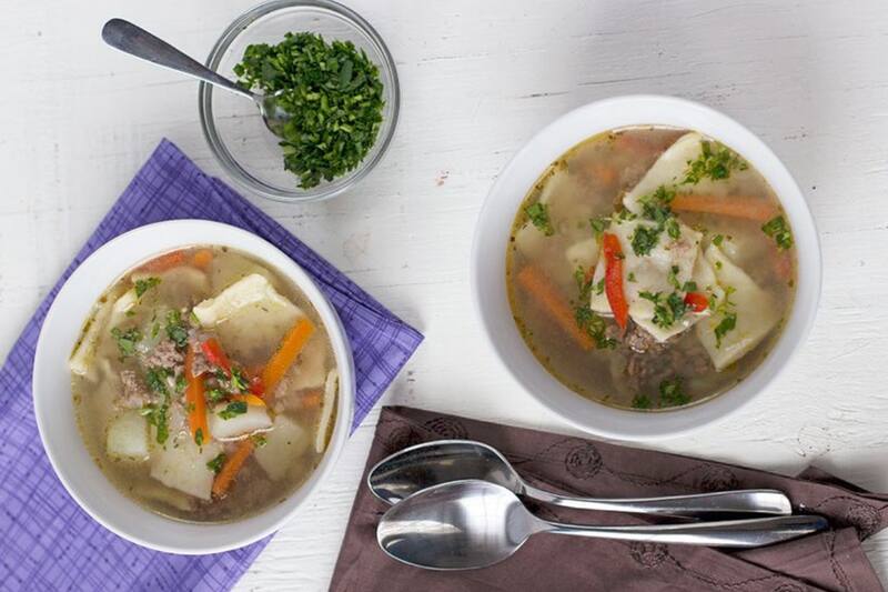 Sigue los pasos para cocinar esta rica sopa tradicional de Chile.