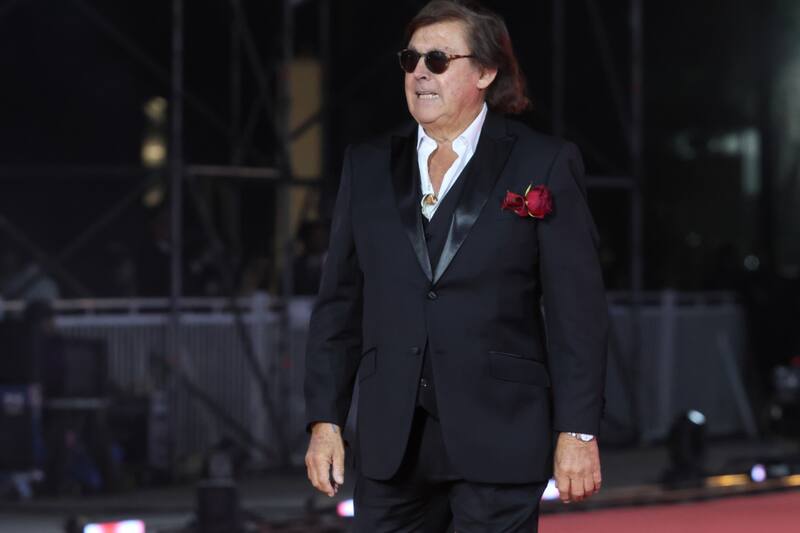 El empresario ha conocido a sus últimas pretendientes por Instagram.