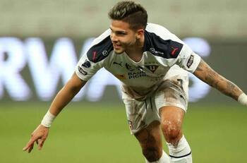 Se aleja "refuerzo soñado" de la U: está a un paso de firmar en un gigante de Brasil