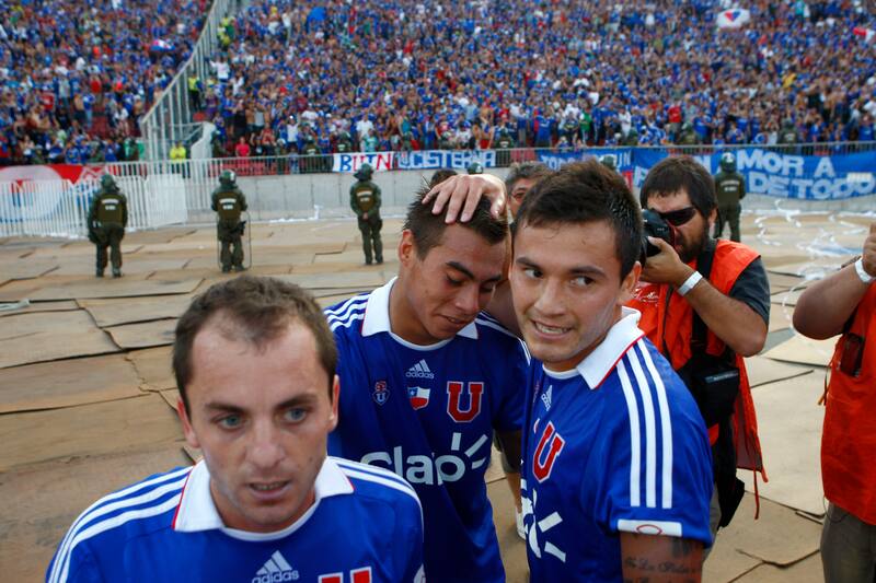 Charles Aránguiz y Eduardo Vargas en 2011.