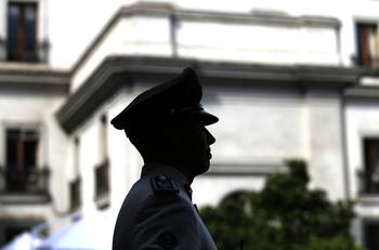 Falleció electrocutado: Carabinero perdió la vida intentando ayudar en accidente de tránsito