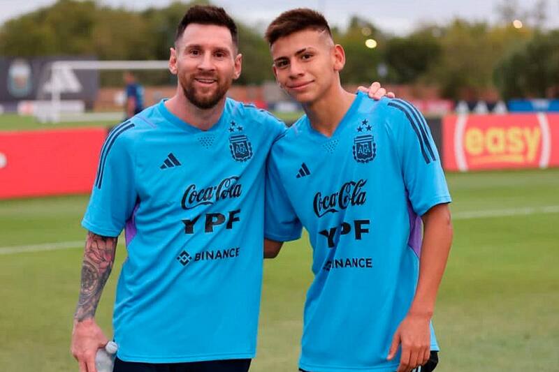 Messi ha compartido con Echeverri y ha elogiado su juego.