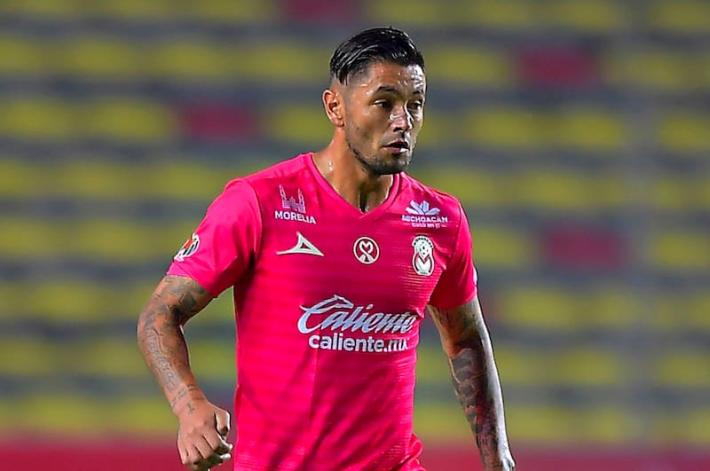 jugando en Morelia de México.