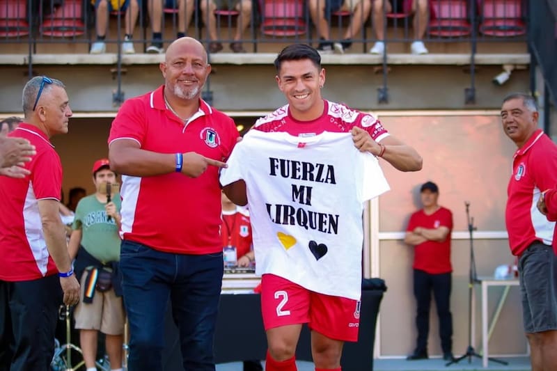 Entregando su apoyo a la localidad de Lirquén. Foto: @saldijav2 en Instagram.