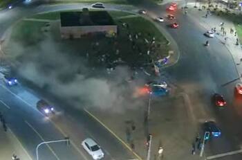 VIDEO | Un centenar de hinchas de Colo Colo llegó hasta Plaza Italia para celebrar la Copa Chile
