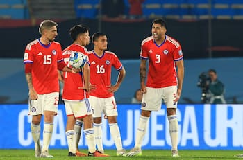 Olvidado lateral chileno de La Roja estaría a pasos de firmar en un grande de Bélgica