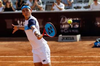 Alejandro Tabilo venció a Elias Ymer y empató la serie en Copa Davis