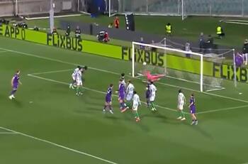 Así fue el doblete de Robin Gosens que sirvió para igualar la serie entre Fiorentina y Betis