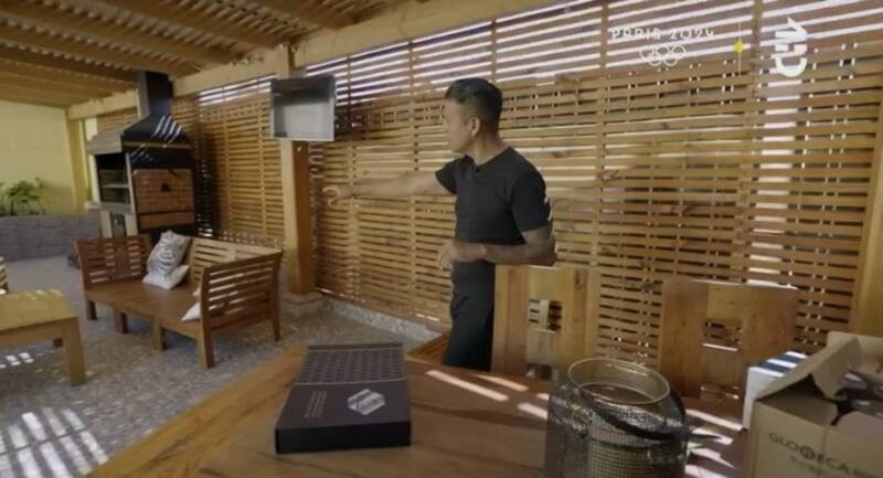 Américo mostró su nueva casa. Créditos: Pantallazo CHV