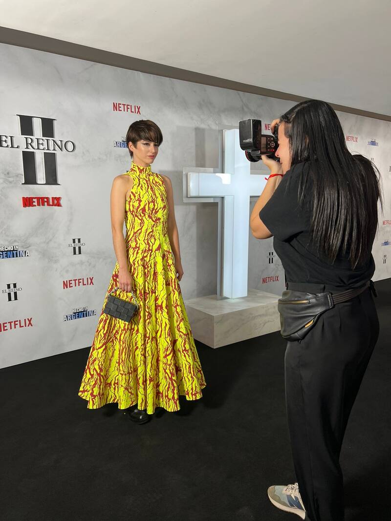 Deslumbra en alfombra roja de Netflix Argentina. Créditos: Netflix.