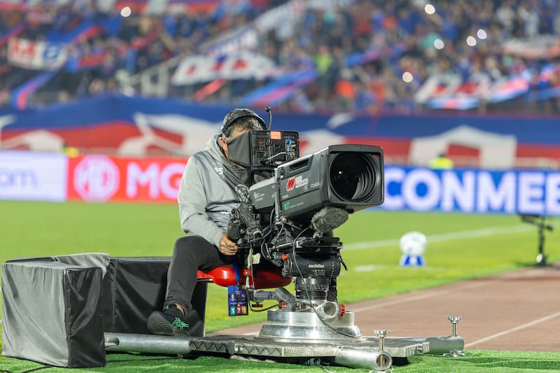 Atención azules: cambio importante en la TV para el partido de la U ante Alianza Lima. Foto: Felipe Escobedo - En Cancha.