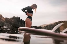 VIDEO | Surfista británica podría romper récord mundial tras montar impresionante ola