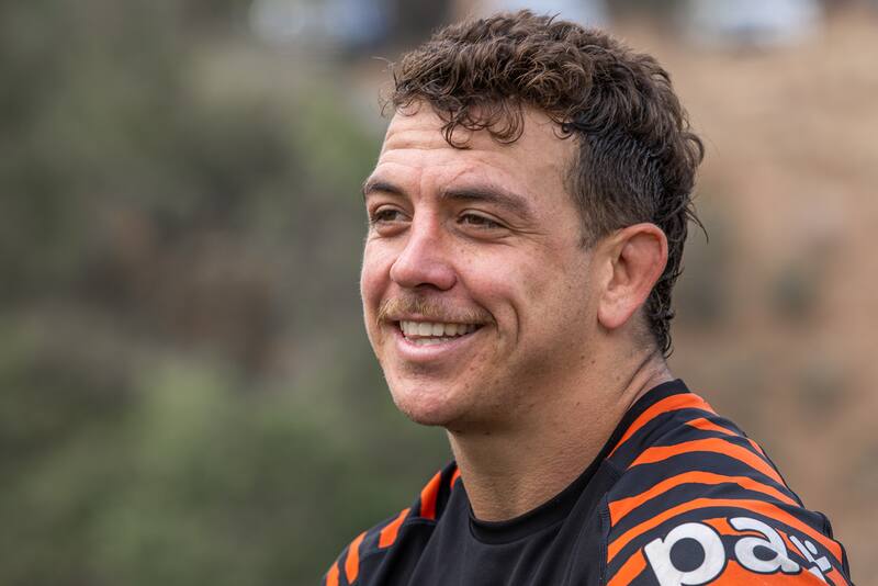 "Para mi debut, la Selección entrenaba martes y jueves. Hoy día entrenamos de lunes a viernes de las 8 de la mañana hasta las 2 de la tarde. Es una estructura ciento por ciento profesional".