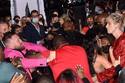 VIDEO: Conor McGregor y Machine Gun Kelly se dieron y no consejos en la alfombra roja de los MTV VMA