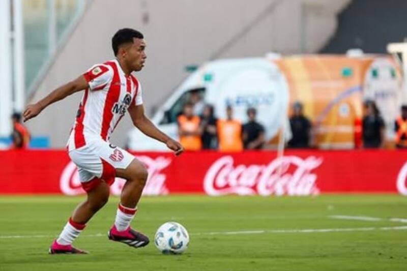 Podría ser el reemplazante de Carlos Palacios en Colo Colo.