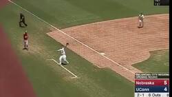 Beibolista se vistió de 'Superman' para salvar del ridículo a su compañero