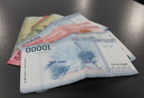 Conoce si tienen pendiente algún pago del IFE Universal. Foto: En La Hora.