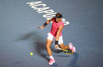 'Rafa' Nadal se lució dominando pelota de tenis con los pies en Acapulco