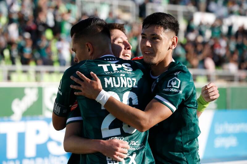 Santiago Wanderers volvió a abrazarse en Valparaíso. Foto: Agencia Aton.
