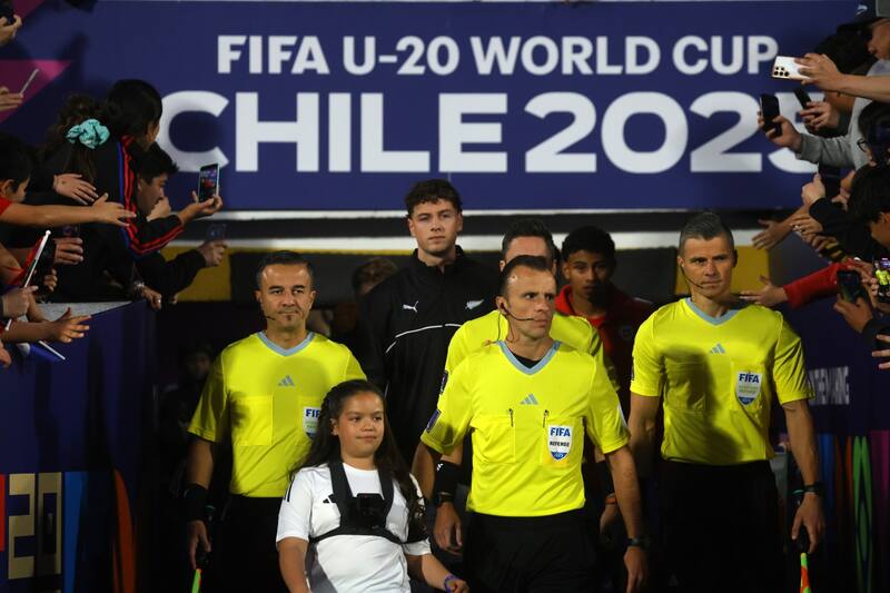 La FIFA le abrió las puertas a la utilización del Video Suppor en ligas adultas. Foto: Agencia ATON.