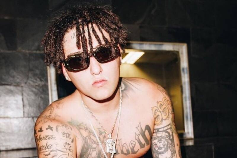 El cantante urbano asistirá a la gala oficial en medio de una polémica con Naya Fácil. Créditos: Red Maule.