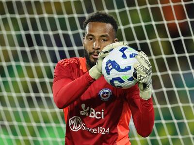 Claudio Bravo destaca intervención de Lawrence Vigouroux en la goleada de Brasil