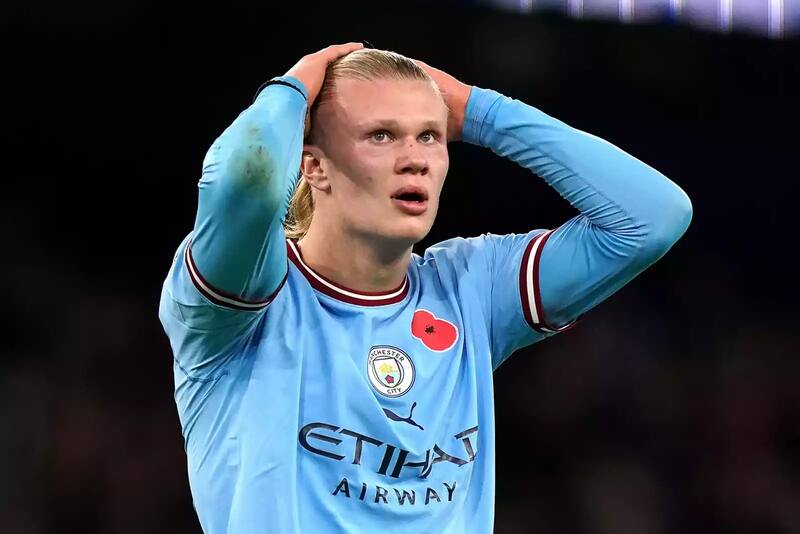 Erling Haaland sufre en Inglaterra