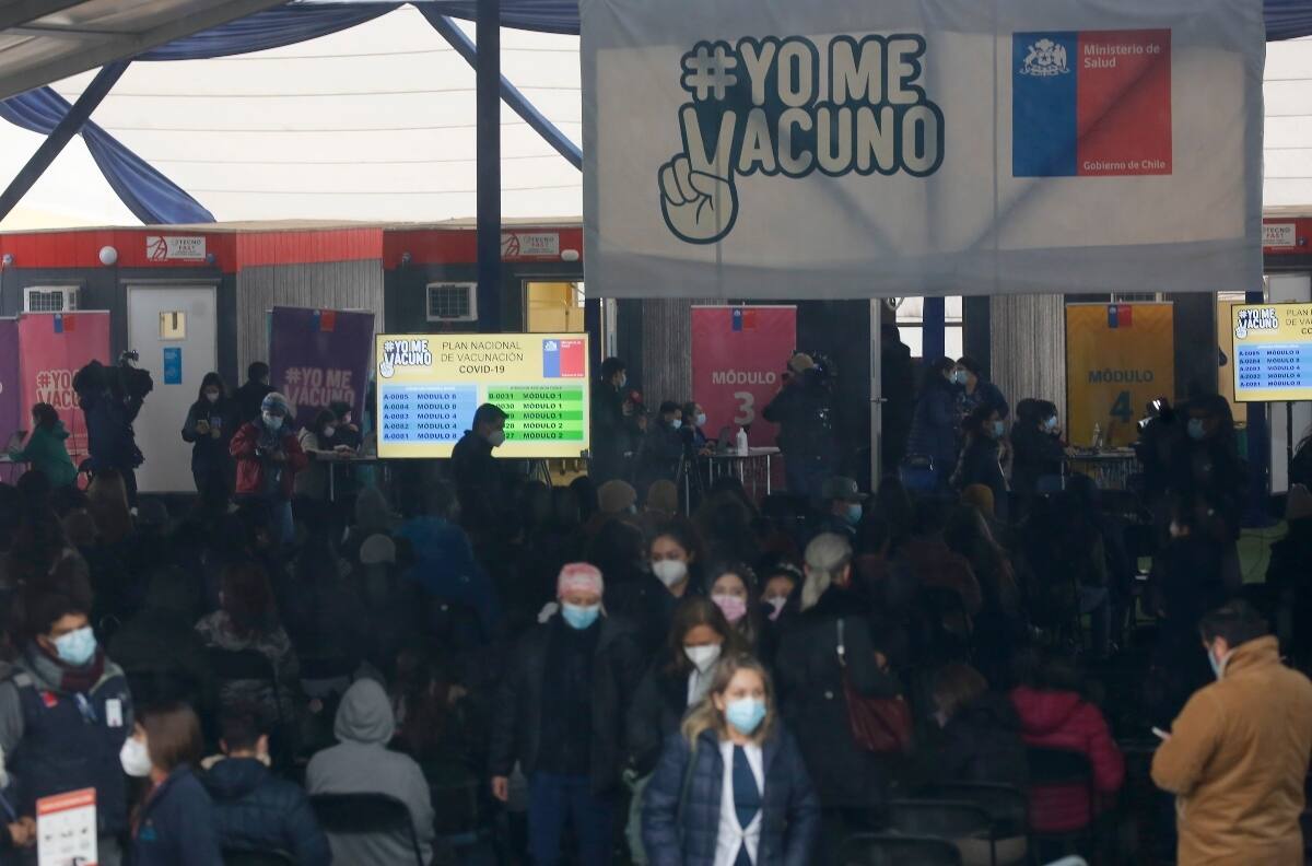 Vacuna Covid-19: Gobierno alista tercera dosis y aguarda permiso para inmunizar a menores de 12 años