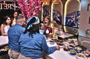Creta Greek: La imperdible cafetería en Santiago que te hará sentir como si estuvieras en Grecia
