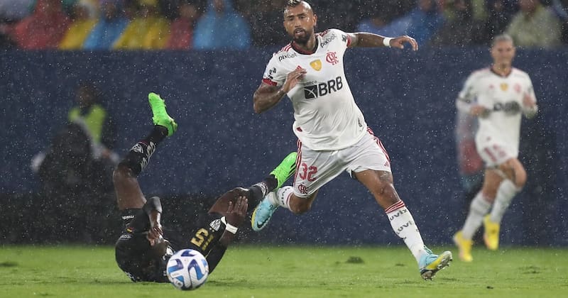 Arturo Vidal fue alabado por su partido ante Independiente del Valle.