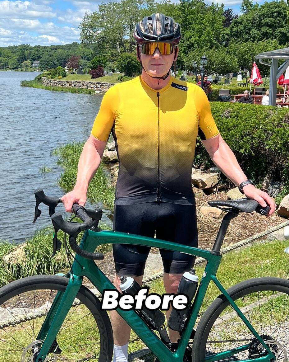 Una foto de Gordon Ramsay junto a su casco antes del accidente
