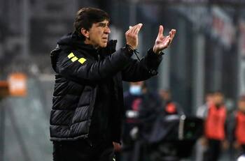 Llegada de Gustavo Costas a Racing complica a Universidad Católica