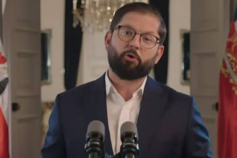 en cadena de radio y televisión. Créditos: Captura T13.