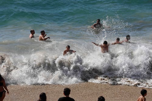 Dentro de la costa de nuestro país hay varias playas en las que se puede disfrutar de una tarde en el agua para soportar el calor.