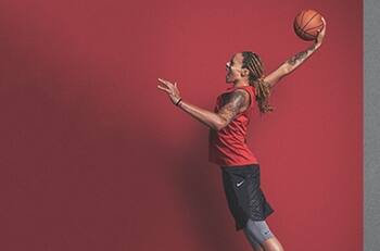 ¿Quién es Brittney Griner?: La estrella del baloncesto estadounidense que fue detenida 10 meses en Rusia y que hoy fue devuelta a su país