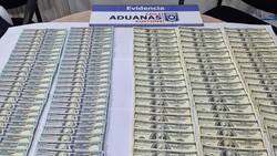 Indignante: descubren a viajero oculto ingresando ilegalmente más de 30 mil dólares en efectivo a Chile