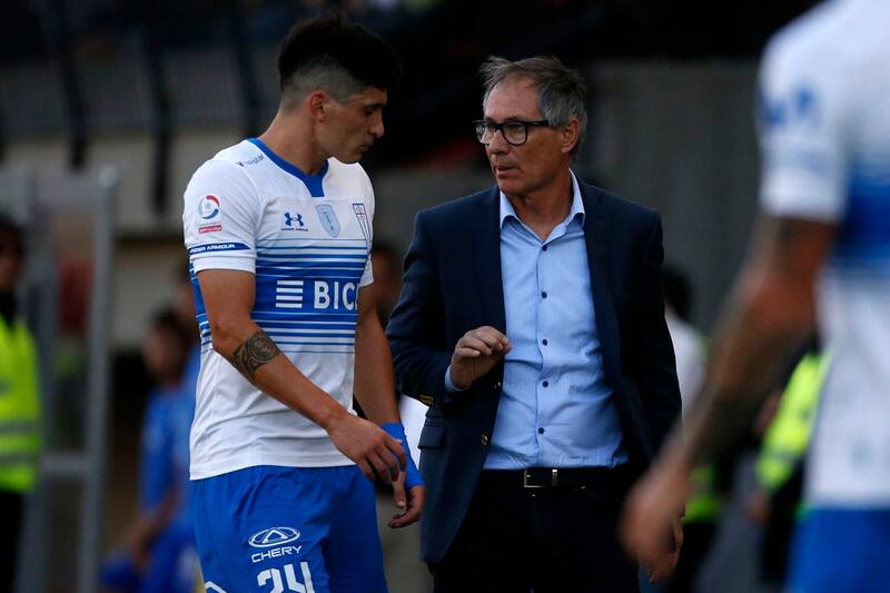 Futbol, Union La Calera vs Universidad Catolica.
Sexta fecha, campeonato Nacional 2020
El entrenador de Universidad Catolica Ariel Holan da instrucciones a sus jugadores durante el partido de primera division contra Union La Calera disputado en el estadio Nicolas Chahuan de La Calera, Chile.
28/02/2020
Andres Pina/Photosport
Football, Union La Calera vs Universidad Catolica.
6th date, National Championship 2020
Universidad Catolica's manager Ariel Holan instructs his players during the first division football match against Union La Calera held at the Nicolas Chahuan stadium in La Calera, Chile.
28/02/2020
Andres Pina/Photosport