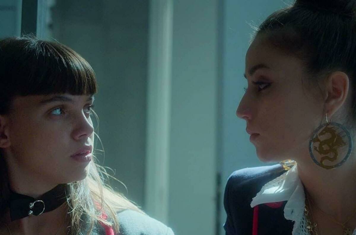 Claudia Salas y el giro romántico de Rebeka en “Élite”: “Mencía la coge por banda y no le deja escapatoria”