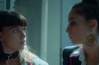 Claudia Salas y el giro romántico de Rebeka en “Élite”: “Mencía la coge por banda y no le deja escapatoria”